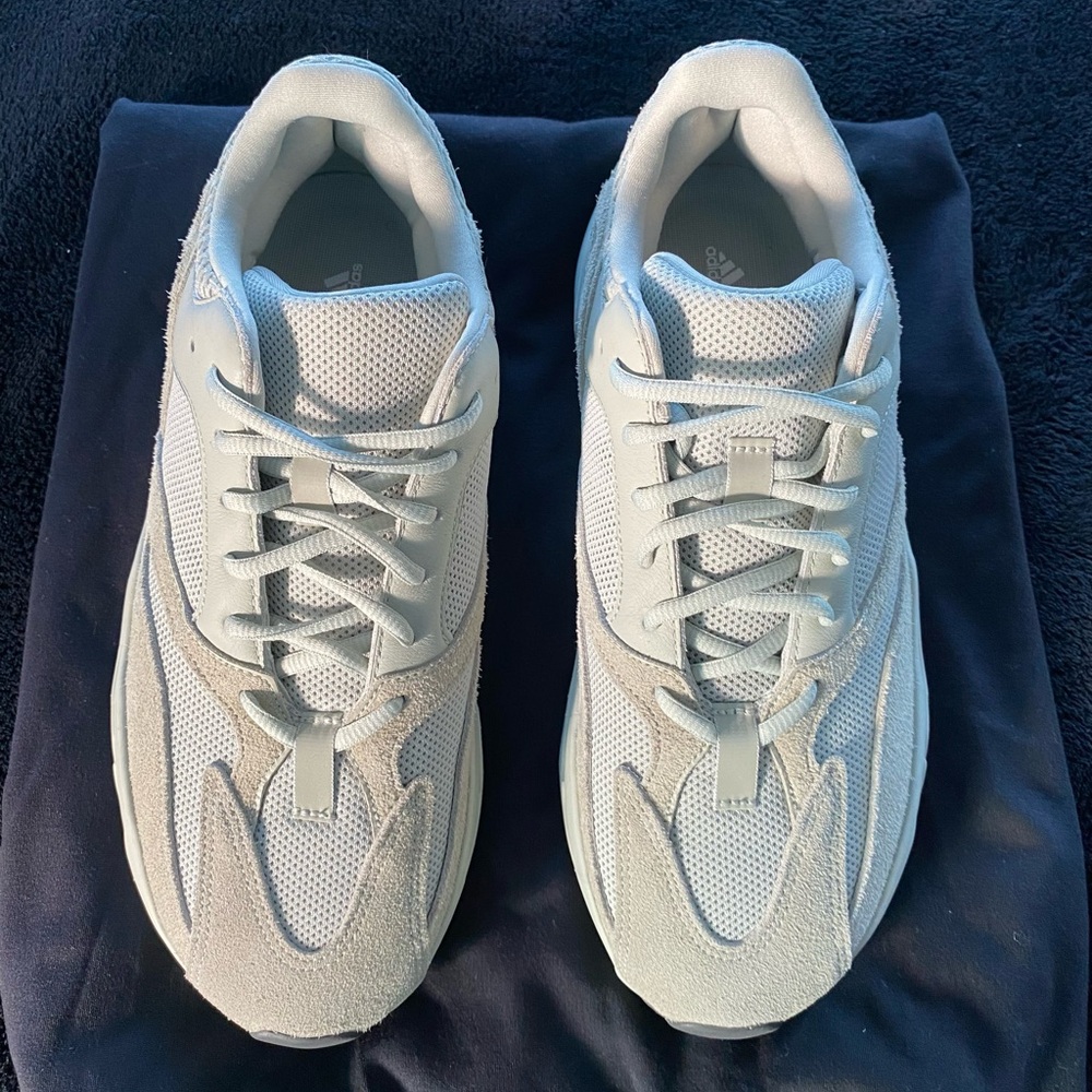 ADIDAS YEEZY 700 SALT U.S SIZE 10.5